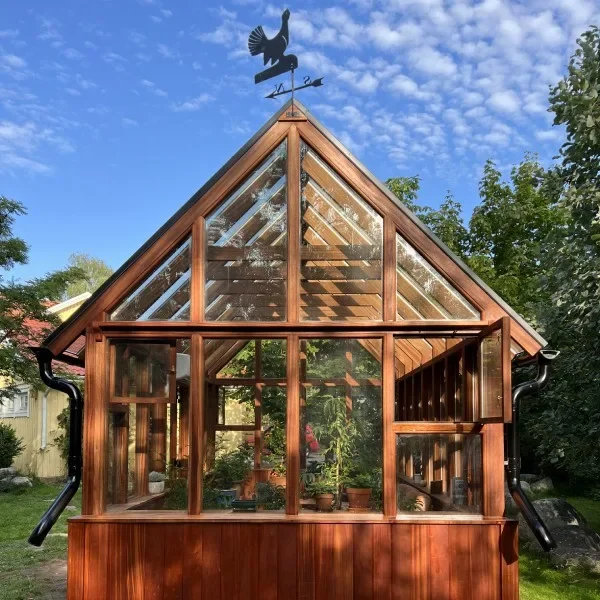 Handgjord köksdetalj i massivt trä